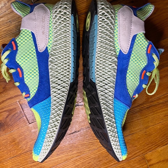 4D Adidas - Picture 2 of 7